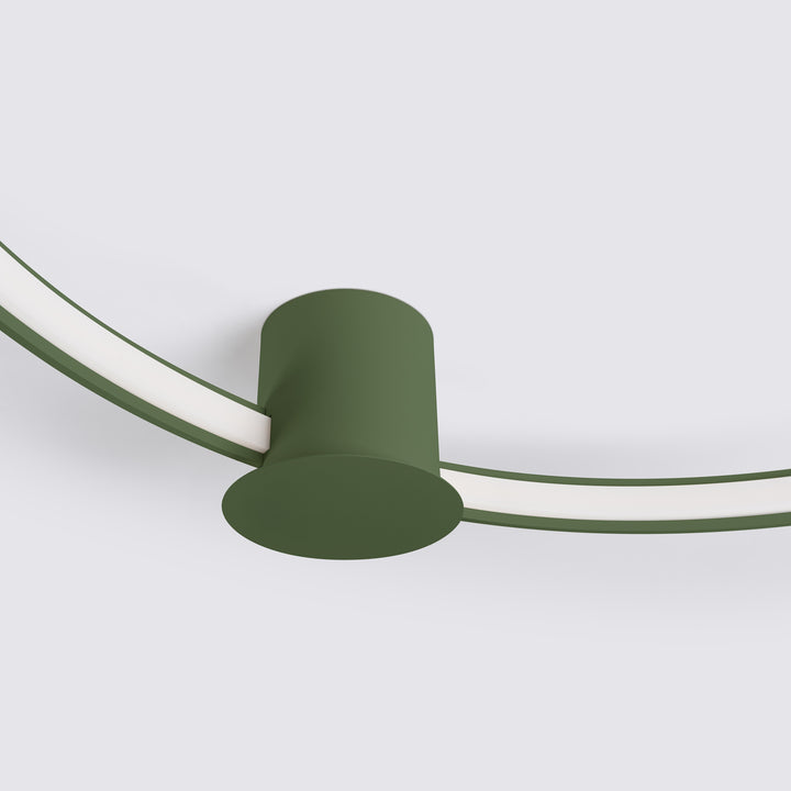 Plafonnier anneau RIO vert olive allumée, détail de l'anneau