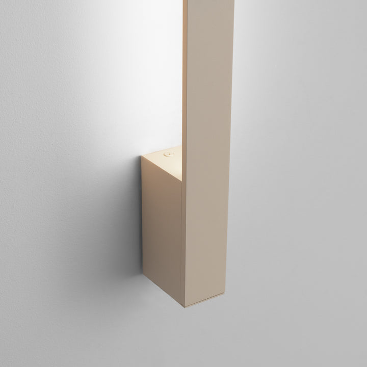 Applique murale SAPPO beige allumée, détail du halo