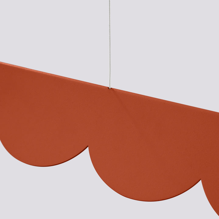 Suspension BISCUIT ocre rouge allumée, bandeau LED