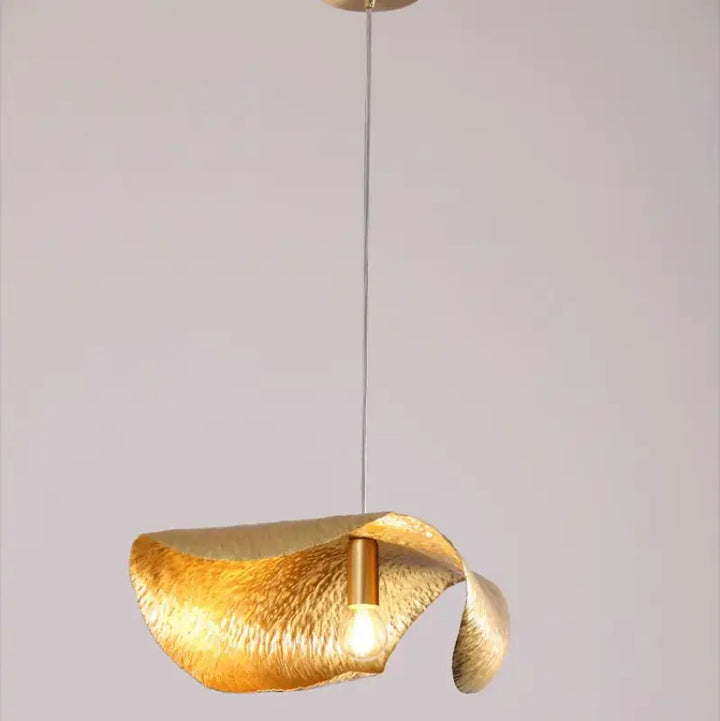 Suspension luminaire en bronze avec bords repliés raffiné