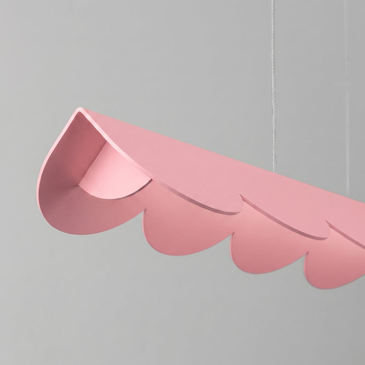 Suspension BISCUIT rose allumée, détail des festons