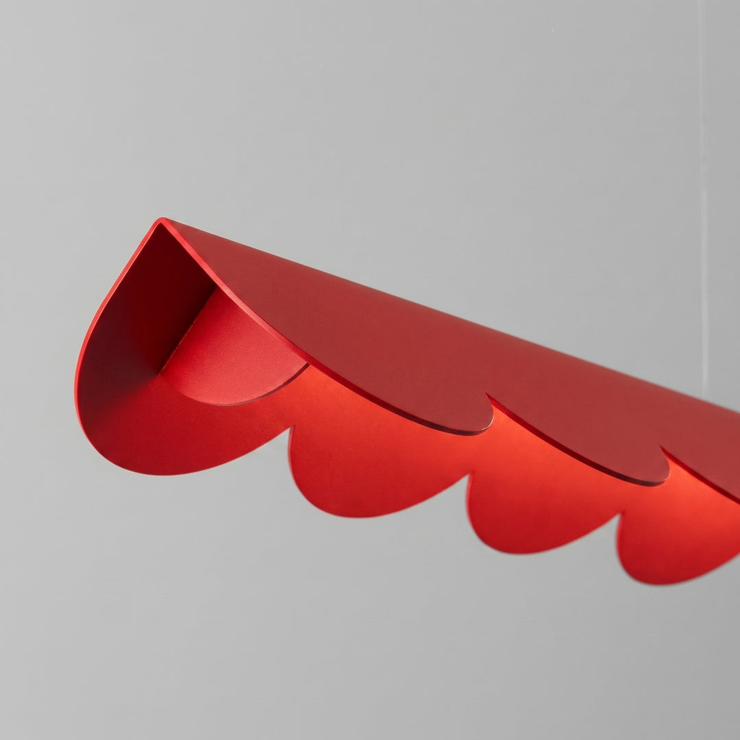 Suspension BISCUIT rouge allumée, détail des festons