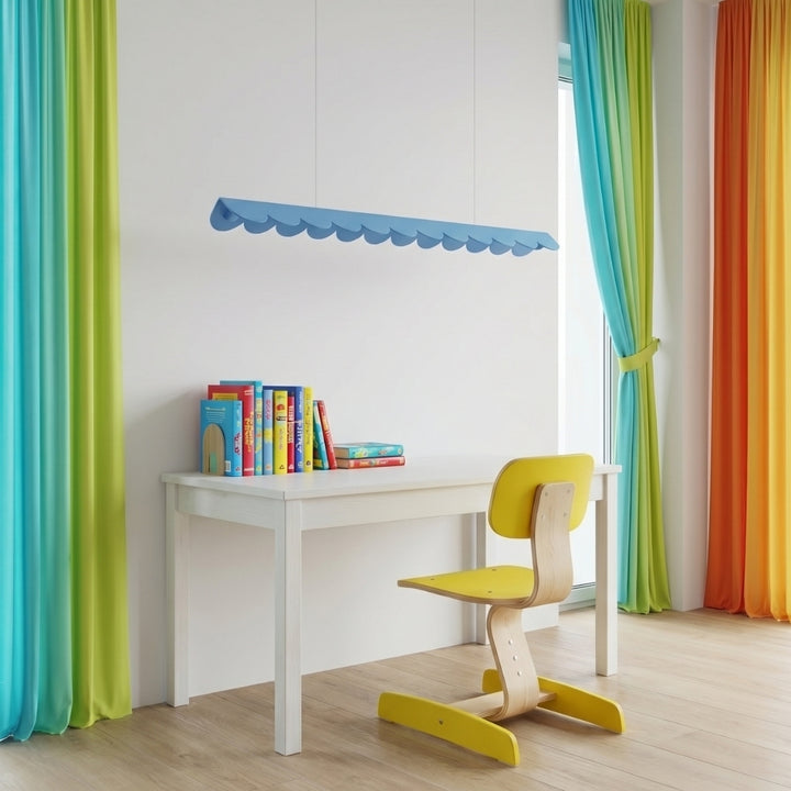 Suspension BISCUIT bleu clair dans un intérieur contemporain