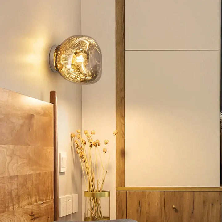 Applique vintage en acrylique clair et en métal élégant