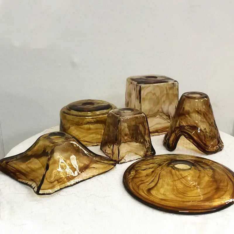 Applique murale moderne en verre fumé avec détail doré élégant