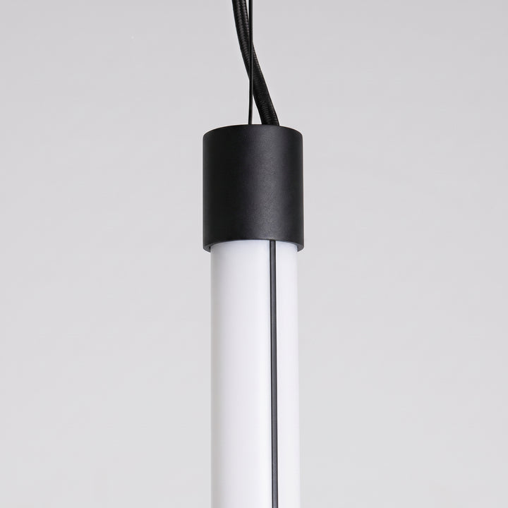 Suspension tube TRANG noir détail de l'embout
