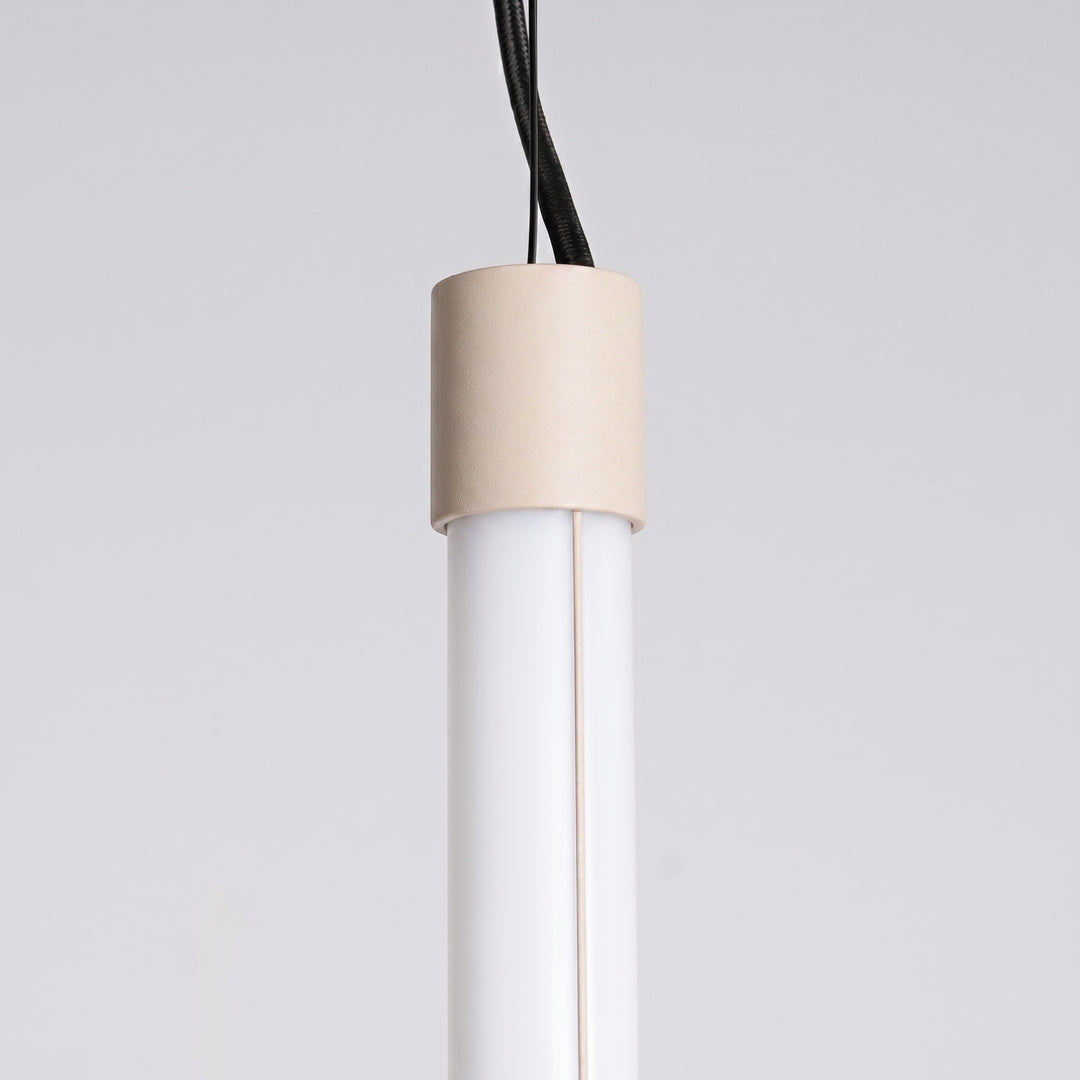 Suspension tube TRANG beige détail de l'embout