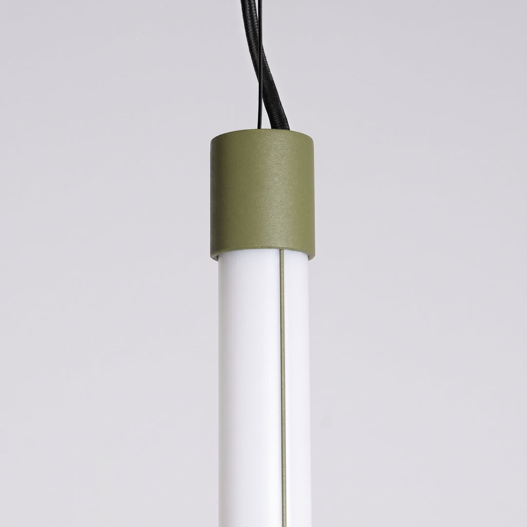 Suspension tube TRANG vert olive détail de l'embout