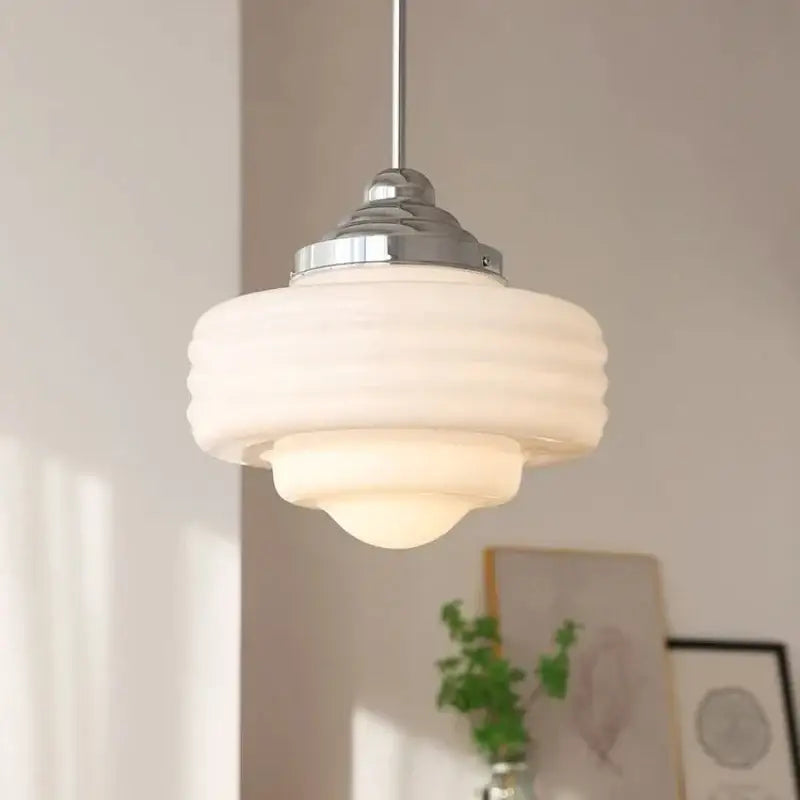 Suspension luminaire rétro en verre opalin et en métal chromé