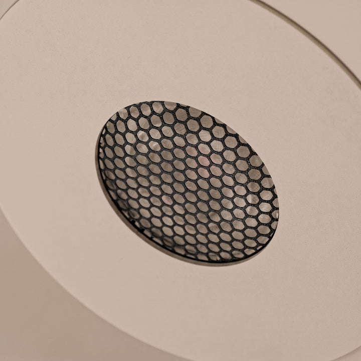 Suspension FINT taupe détail de la grille anti-éblouissement