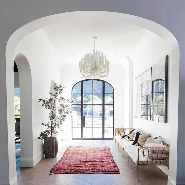 Suspension luminaire design en forme de bougies blanches chic