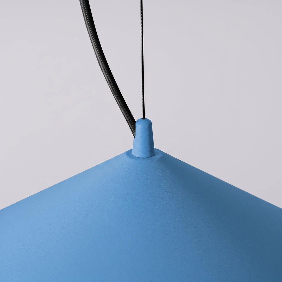 Suspension FINT bleu clair détail de la fixation de l'abat-jour