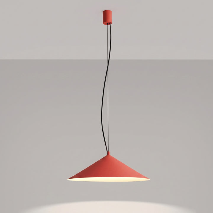 Suspension FINT rouge allumée, lumière vers le bas