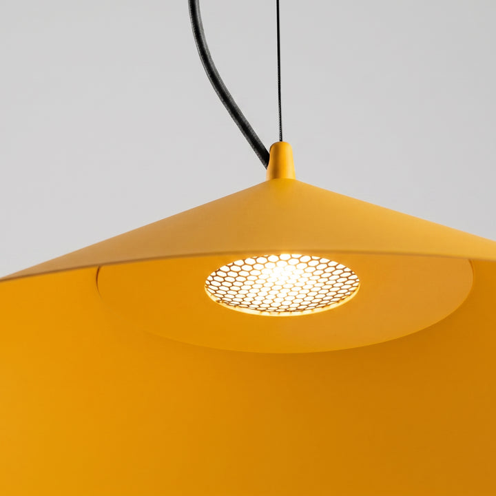Suspension FINT jaune allumée, grille nid d'abeille