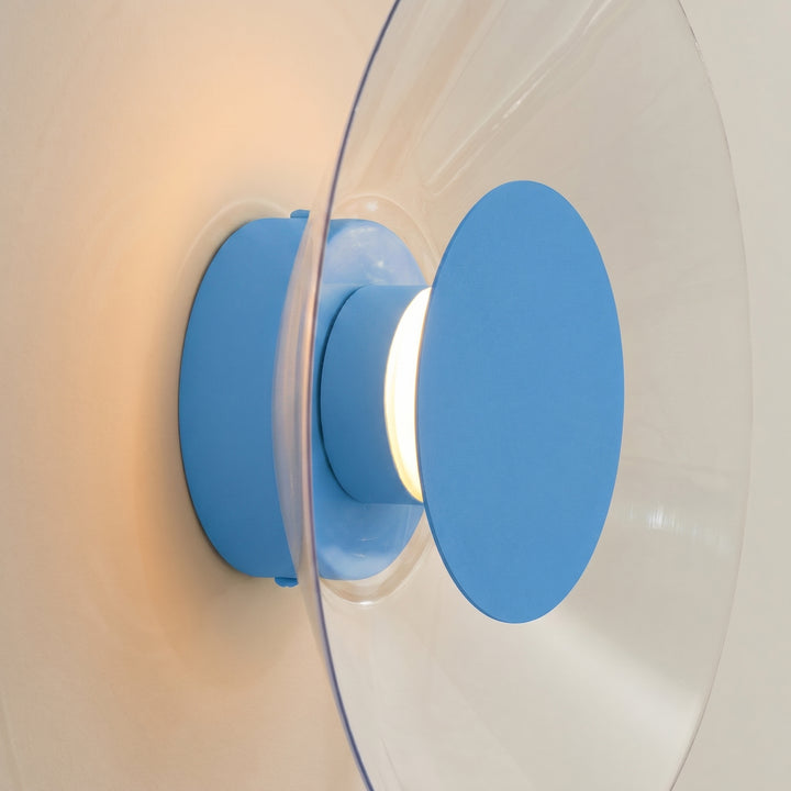 Applique murale ASTRO bleu clair vue de profil, disque transparent