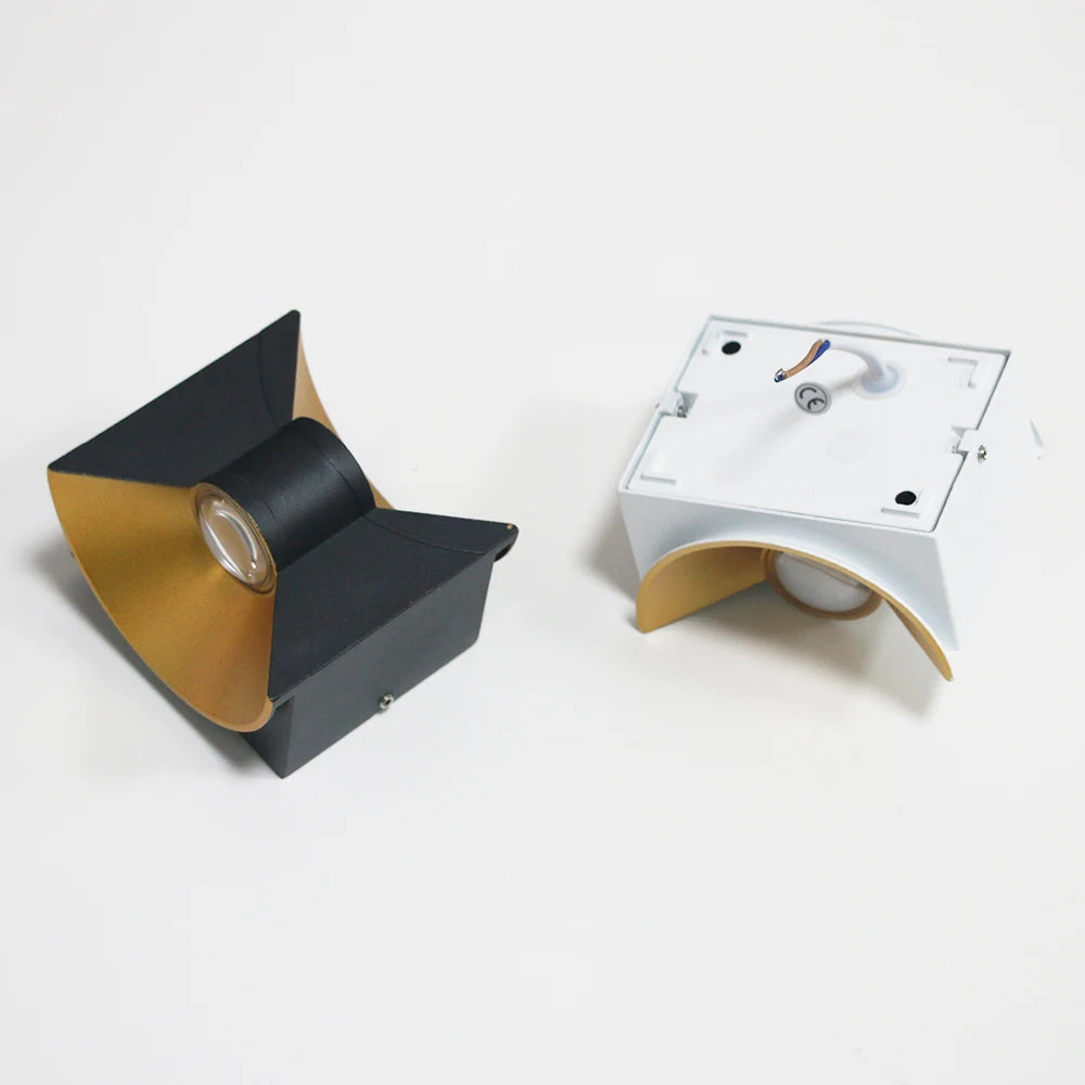 Petite Applique Murale Extérieur Aluminium Incurvée