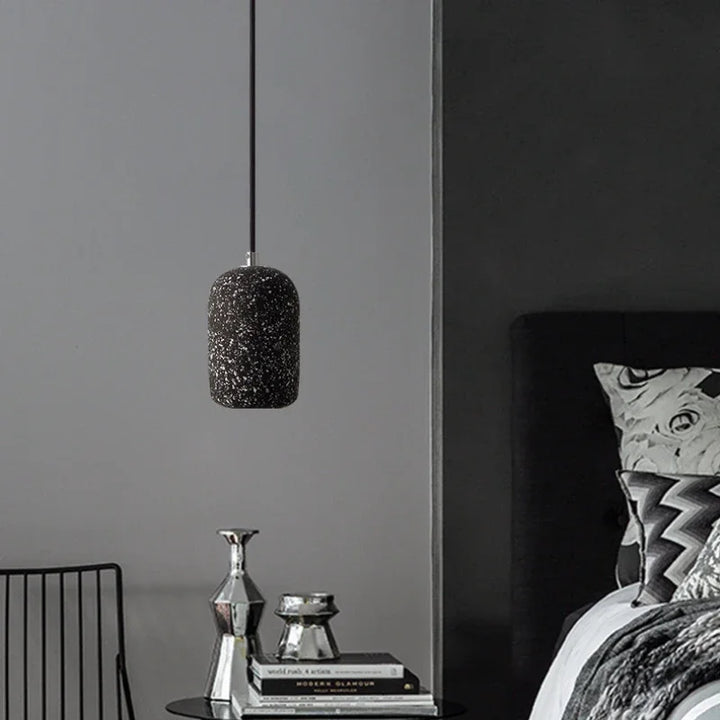 Suspension luminaire fine ovale pour éclairer une tête de lit moderne

