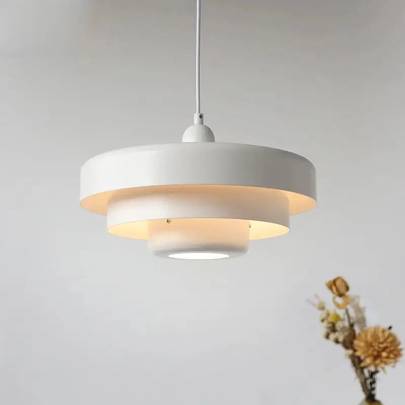 Suspension design moderne étages couleurs vives style scandinave