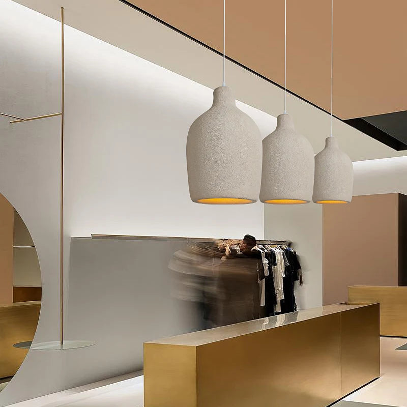 Suspension luminaire blanche minimaliste à l'effet terre cuite

