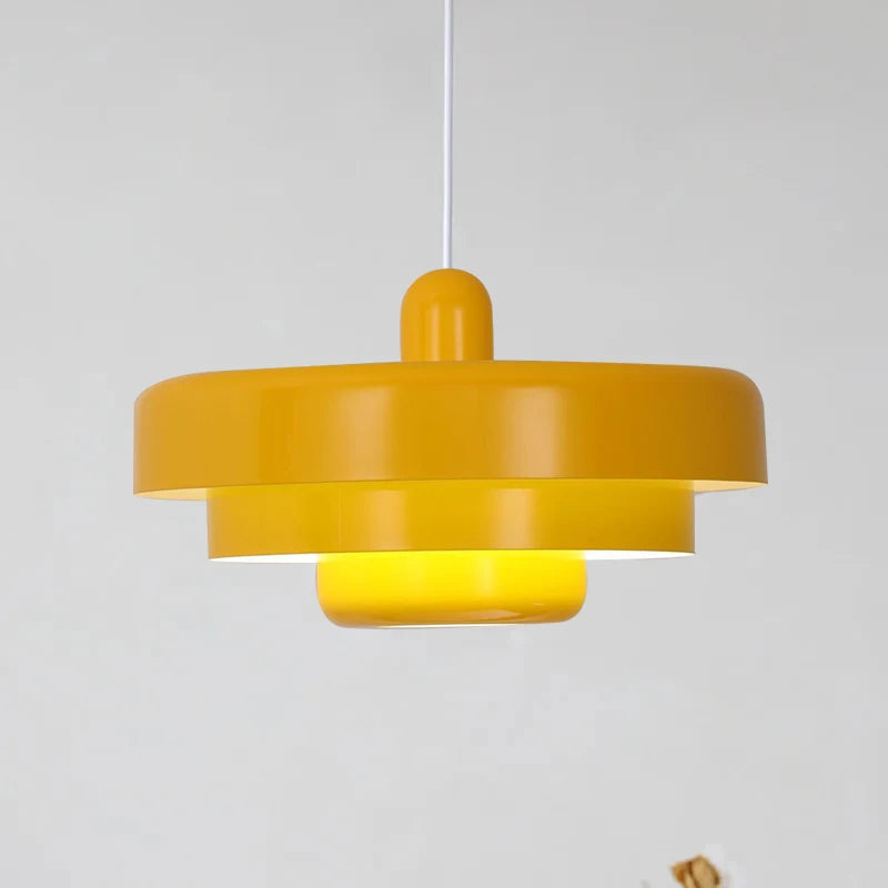 Suspension design moderne étages couleurs vives style scandinave