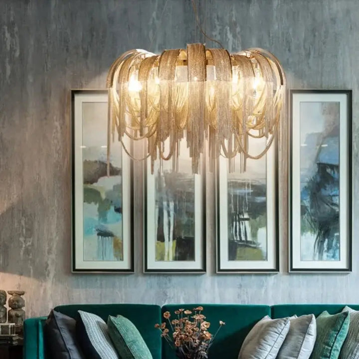 Suspension luminaire design dorée à chaînes lumineuses