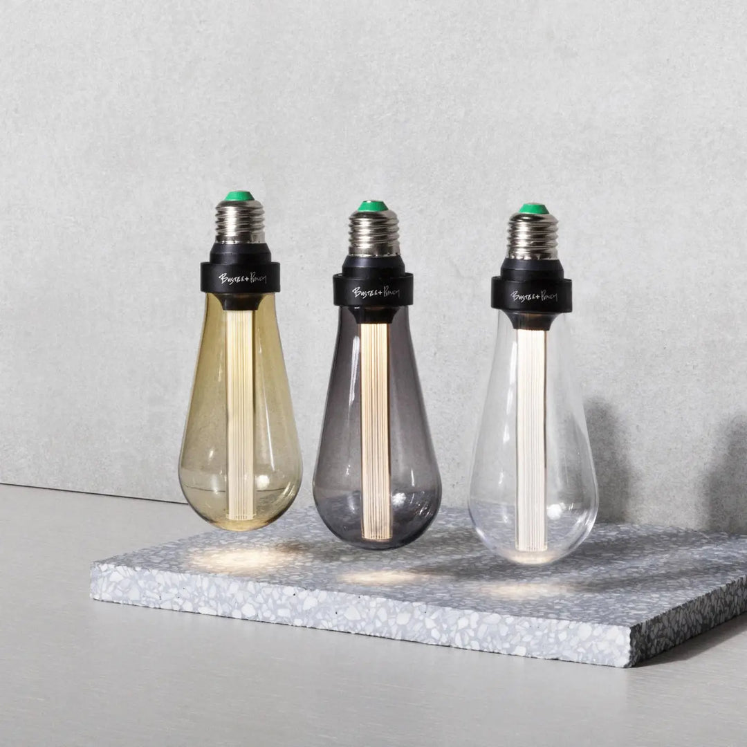 Ampoule LED Buster Bulb E27 dorée dans un intérieur #couleur_dor