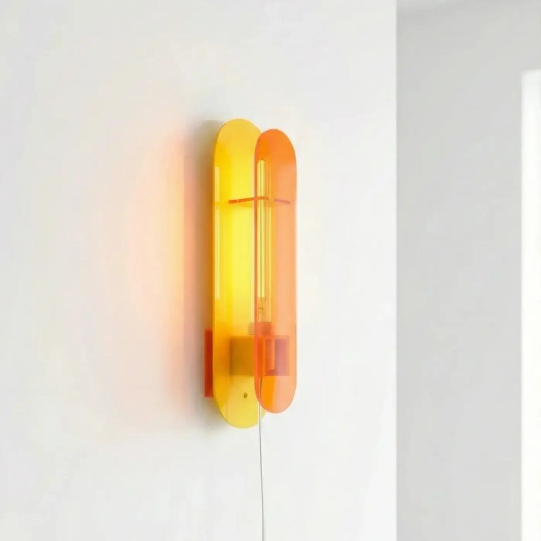 Applique andy murale en acrylique translucide orange et jaune avec design moderne inspiré du pop art elements lighting