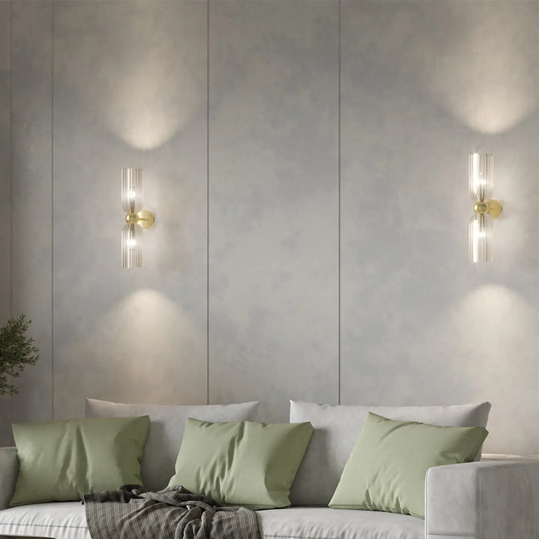 Applique murale double fine en métal doré avec accents en verre strié pour un éclairage élégant et raffiné