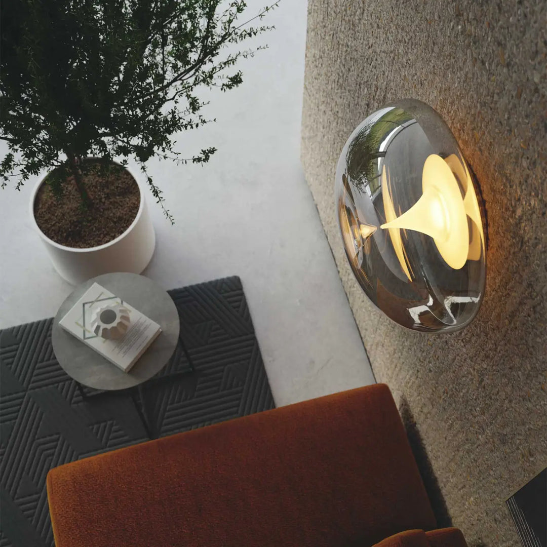 Applique murale bond en verre superposés avec lumière jaune chaude pour un style contemporain élégant