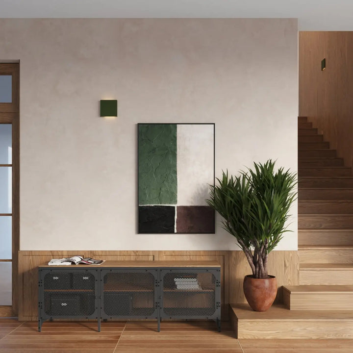 Applique murale vert olive dans un intérieur contemporain