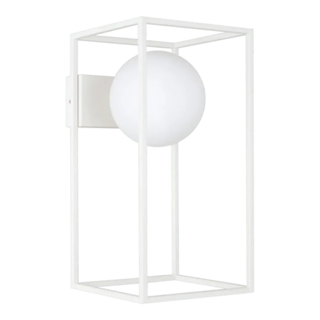 L’applique murale daisy en métal blanc avec verre opaque sphérique design classique et cadre géométrique minimaliste