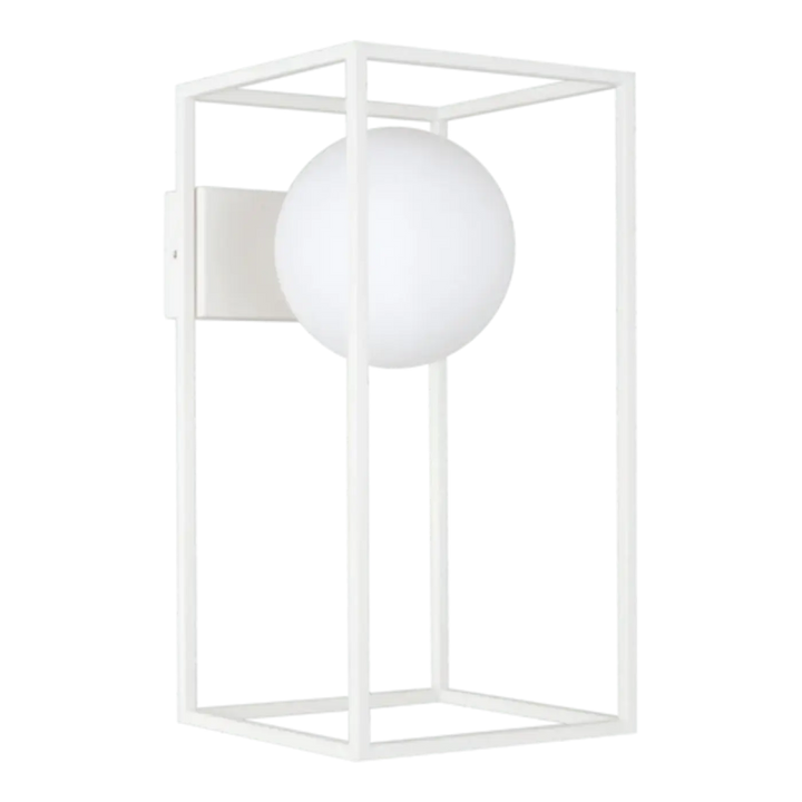 L’applique murale daisy en métal blanc avec verre opaque sphérique design classique et cadre géométrique minimaliste