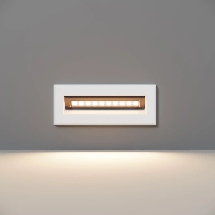 Applique encastrable bosca blanche avec bande led chaude pour éclairage doux le long dune allée