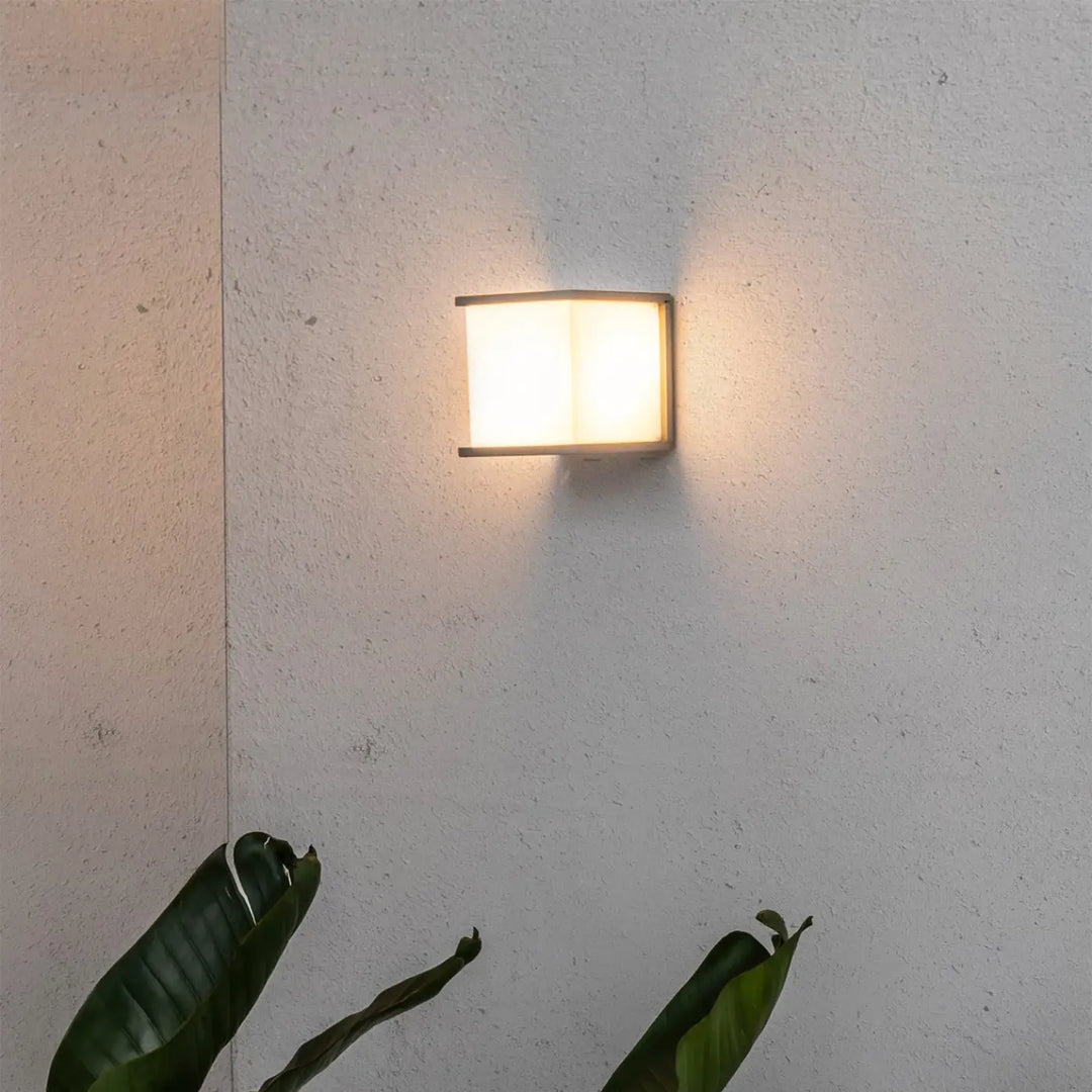Applique d'extérieur Kubick de Faro Barcelona en situation