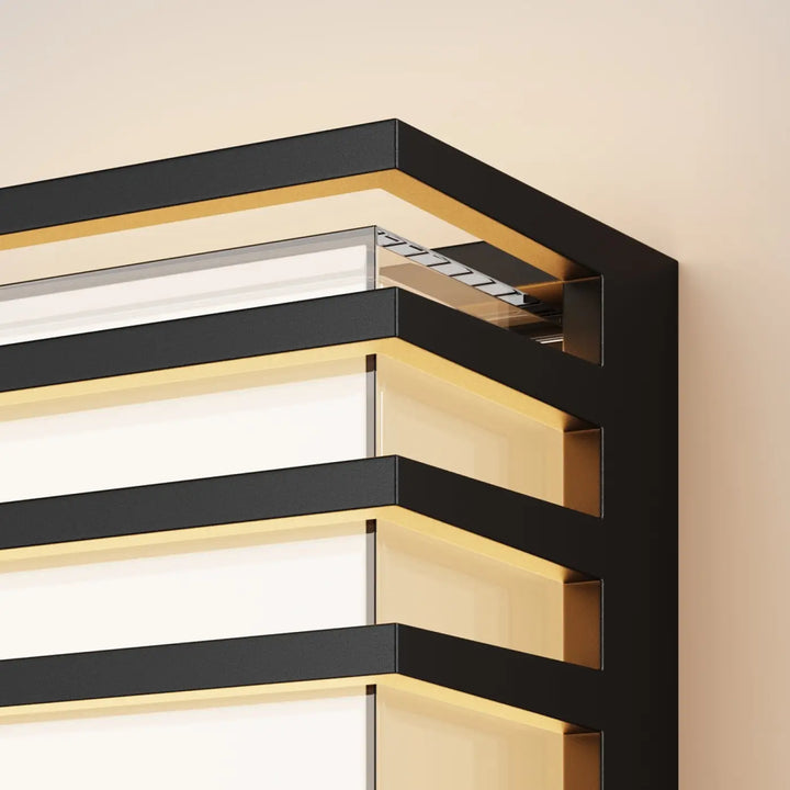 Applique extérieur downing street cube en aluminium noir avec verre opale et LED chaude encadrée noir moderne
