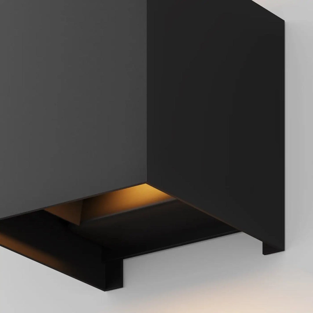Applique extérieure fulton cube en finition noir mat avec double faisceau lumineux ambre intégré
