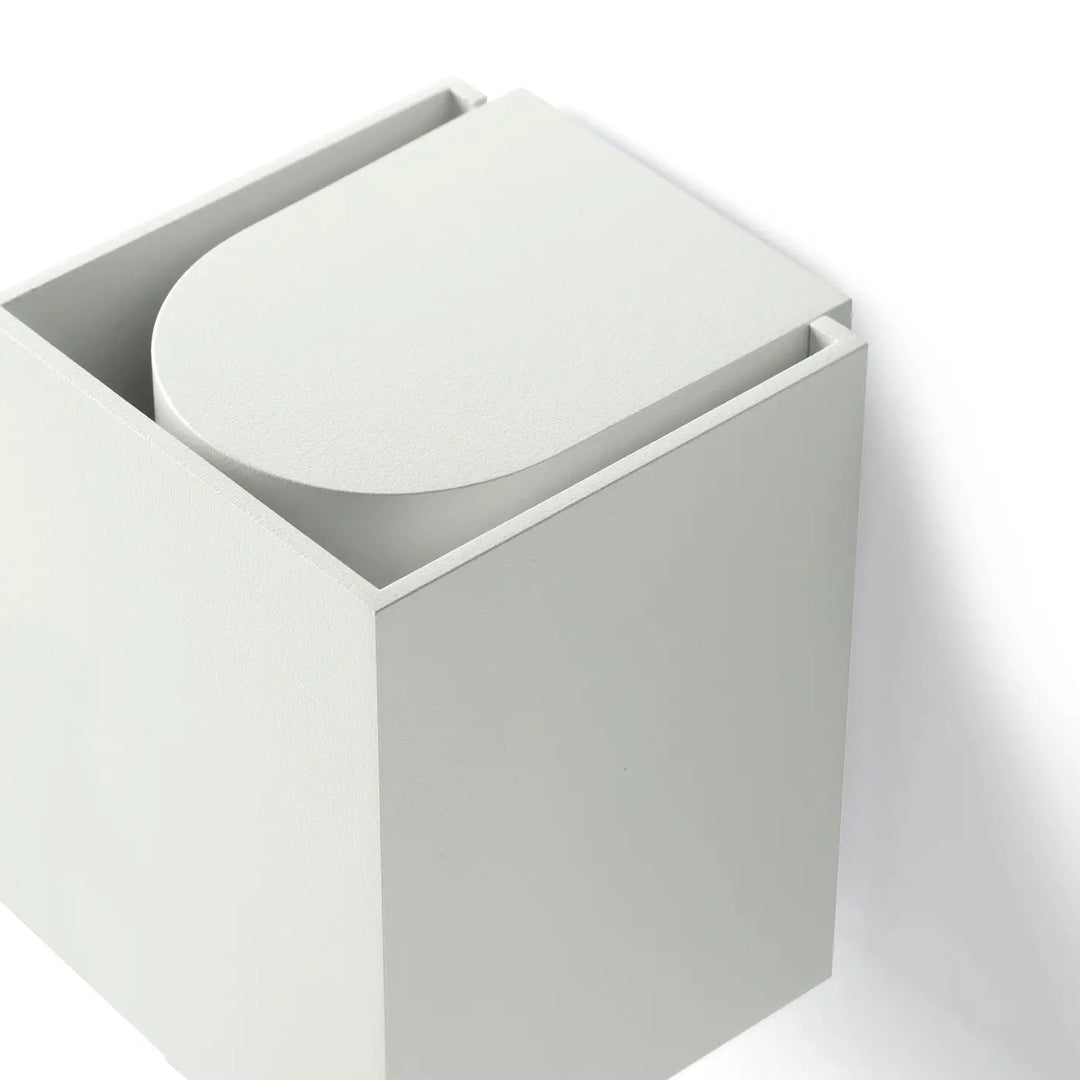 Détail de l'applique Kov carrée blanche