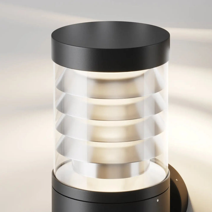 Applique extérieure cylindrique en acier noir avec verre strié clair pour une lumière moderne et minimaliste