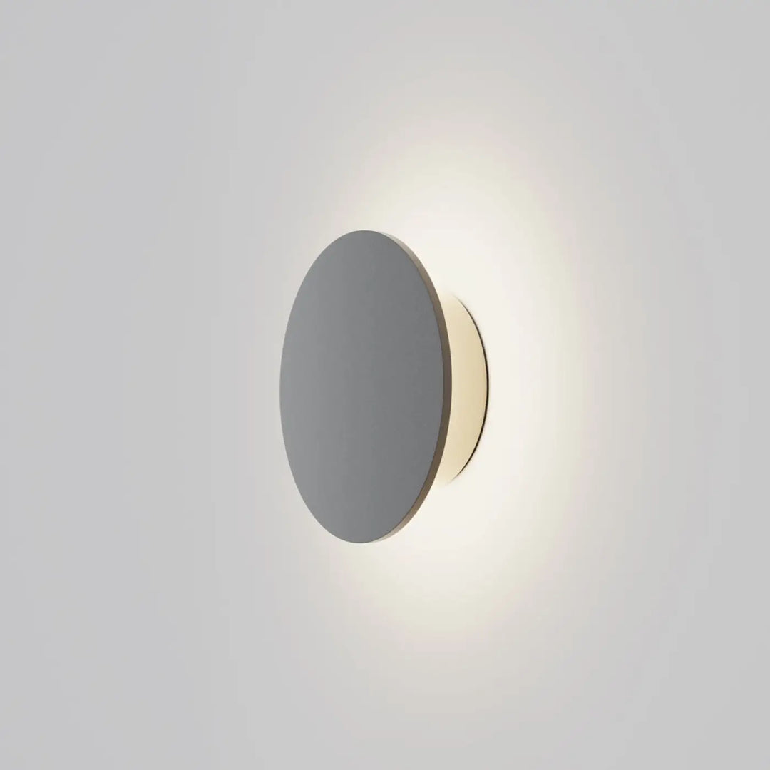 Applique extérieure led walD disque en acier gris avec visage circulaire mat et éclairage ambiant chaleureux