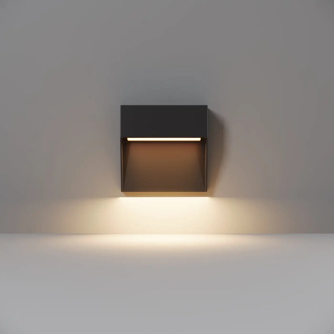 Applique extérieure manè balise carrée noire rectangulaire avec design minimaliste et lumière douce ambiante