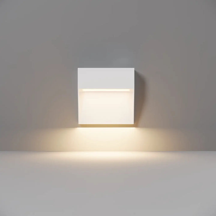 Applique extérieure balise carrée avec design rectangulaire minimaliste en led blanc et lumière douce diffuse