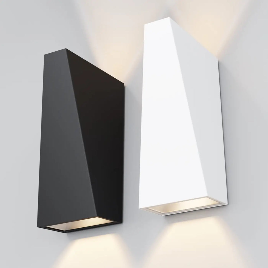 Applique extérieure times square bloc vertical avec design géométrique moderne en noir et blanc et éclairage led chaleureux