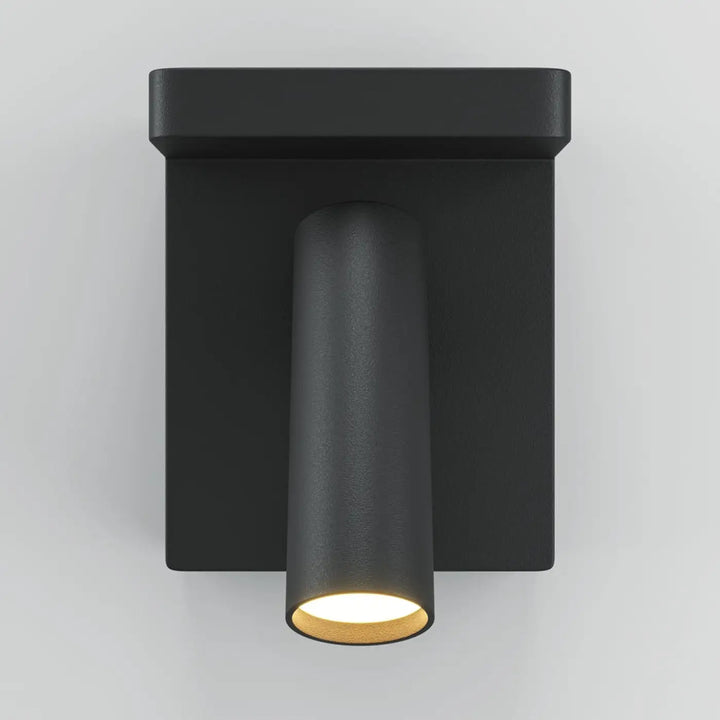 Applique murale aron noire avec spot led orientable cylindrique émettant une lumière chaude pour espace intérieur