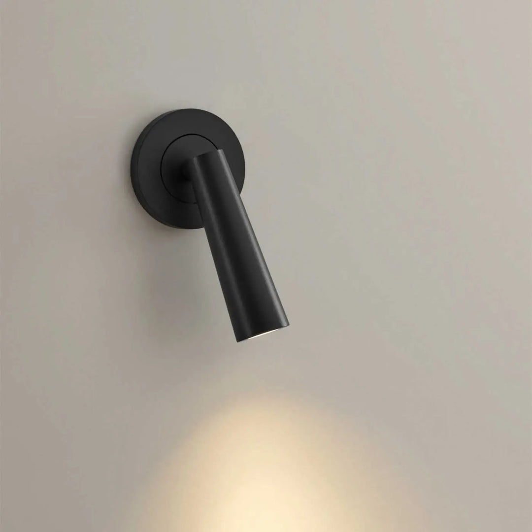 Détail de la tête lumineuse de l'applique Gamma Mini noire
