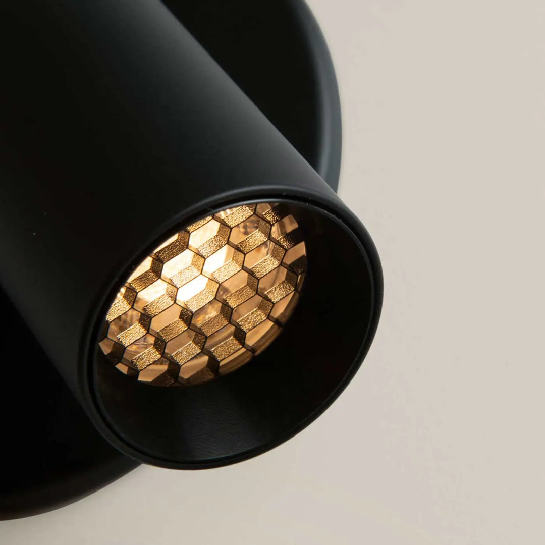 Détail de la tête LED de l'applique Chic noire #couleur_noir