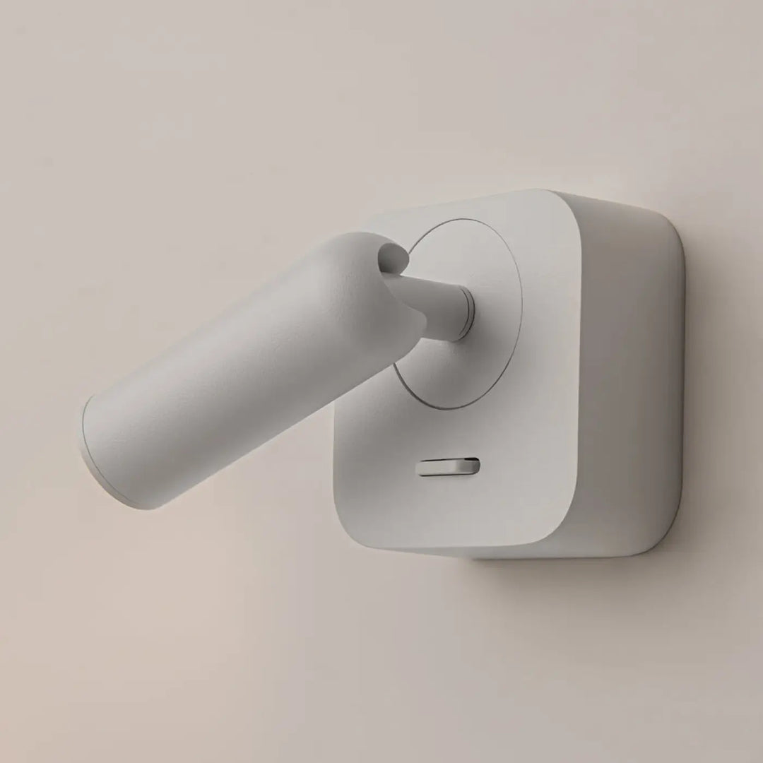 Applique liseuse murale blanche minimaliste avec bras cylindrique et module carré liseuse mirax