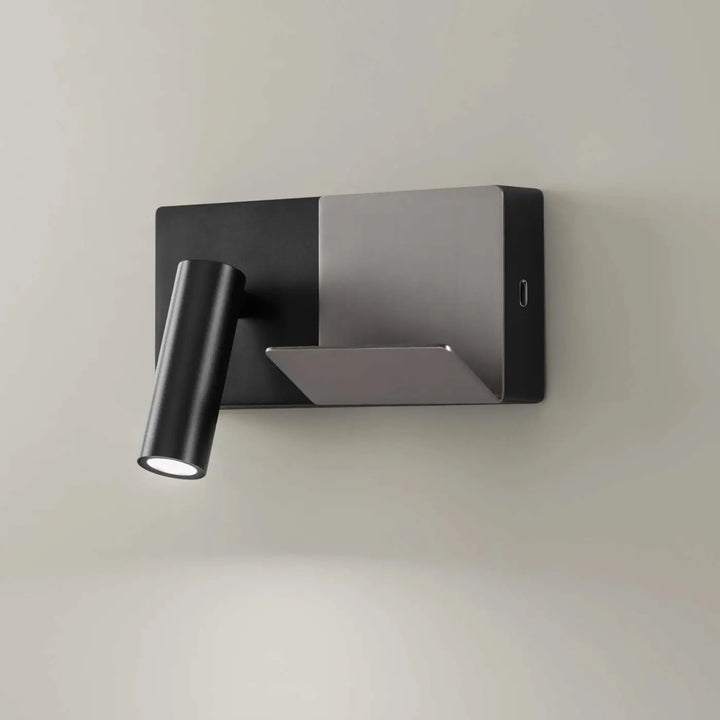Vue d'un luminaire LEDS C4 en aluminium noir