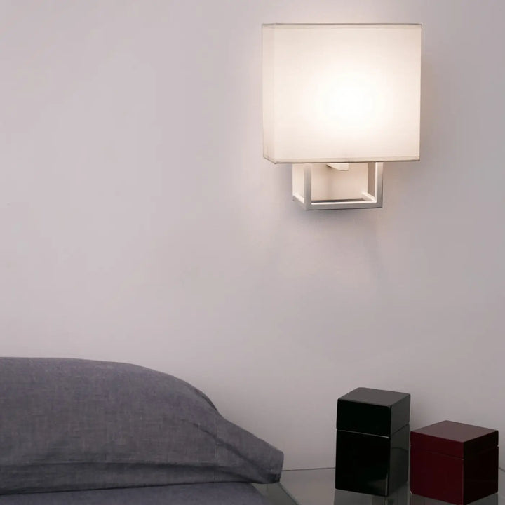 Applique murale Vesper blanche de Faro Barcelona en situation