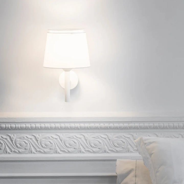 Applique Savoy blanche de Faro Barcelona en situation