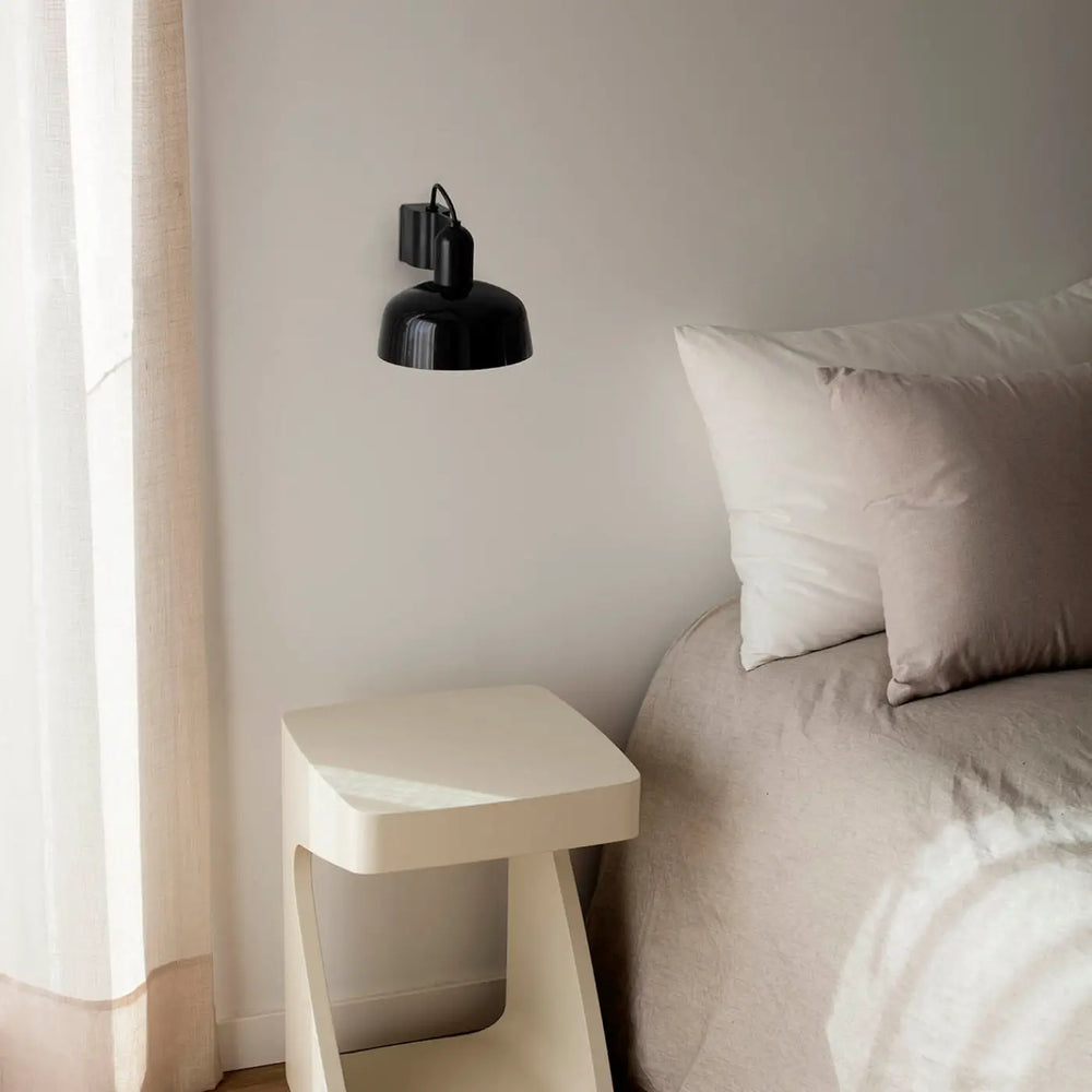 Applique murale Tatawin verre noir dans un intérieur